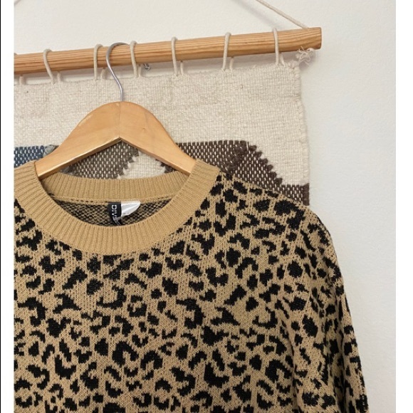 H&M Divided Leopard Sweater size small - Picture 2 of 5